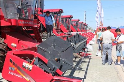 2015新疆农业机械博览会开展 200余家企业亮相
